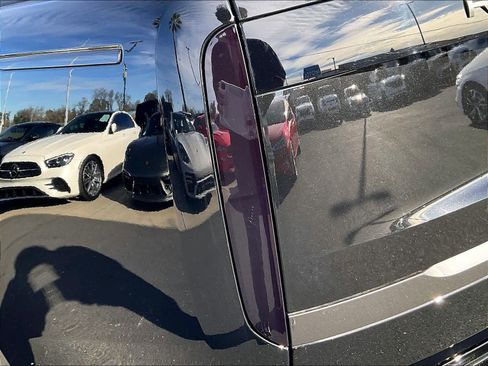 New 2025 Land Rover Range Rover Long Wheelbase SE AWD/4WD image 25
