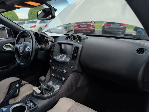 Used 2016 Nissan 370Z Touring Sport RWD image 18