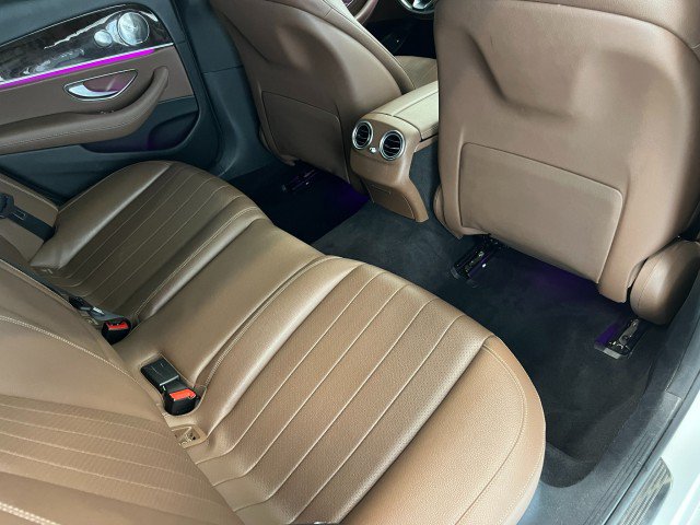 Used 2017 Mercedes-Benz E 300 4MATIC image 33