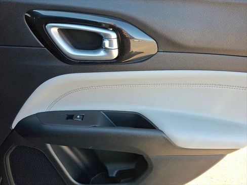 Certified 2023 Jeep Compass Limited image 14