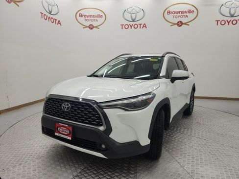 Used 2023 Toyota Corolla Cross XLE w/ Convenience Package FWD image 2