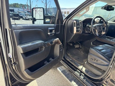 Used 2017 GMC Sierra 2500 Denali w/ Duramax Plus Package AWD/4WD image 7