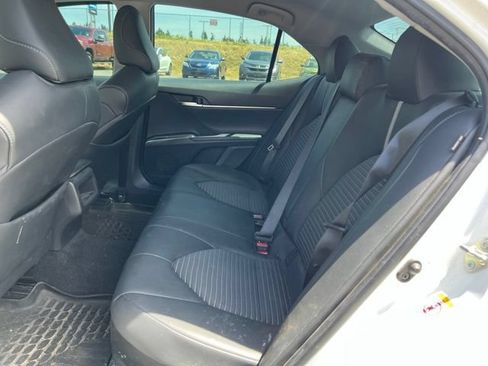 Used 2018 Toyota Camry SE FWD image 11