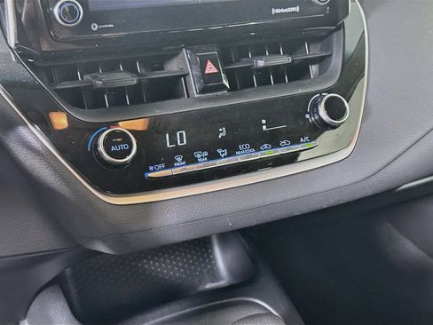 Used 2021 Toyota Corolla LE FWD image 23