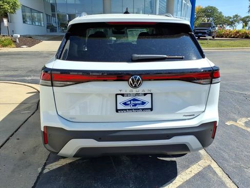 New 2025 Volkswagen Tiguan SE image 6