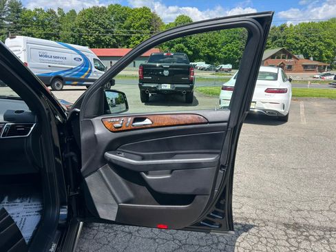 Used 2019 Mercedes-Benz GLS 450 4MATIC image 23