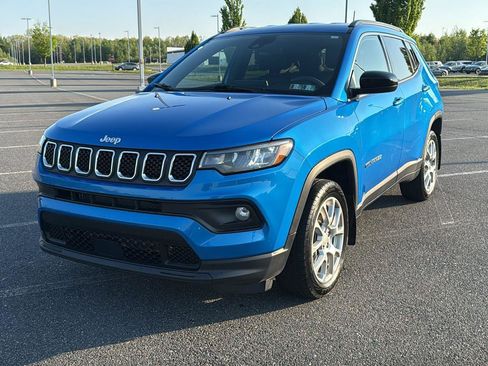 Used 2023 Jeep Compass Latitude AWD/4WD image 13