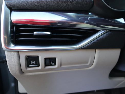 Used 2020 Cadillac XT4 Luxury w/ Cold Weather Package image 10