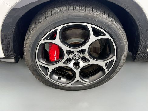 Used 2024 Alfa Romeo Tonale Veloce w/ Active Assist Package AWD/4WD image 13