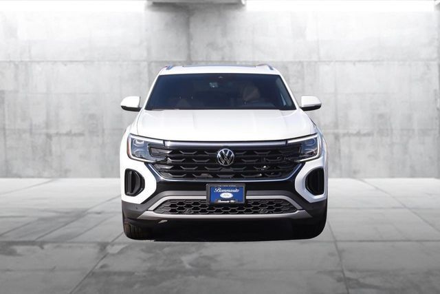 Used 2025 Volkswagen Atlas Cross Sport SE FWD image 4