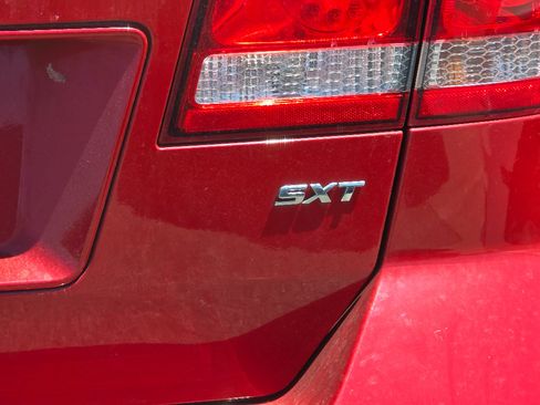 Used 2018 Dodge Journey SXT FWD image 4