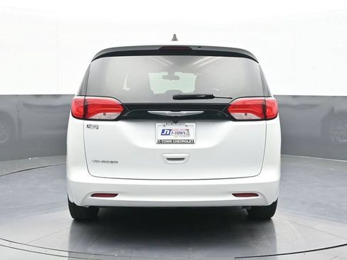 Used 2022 Chrysler Voyager LX FWD image 10