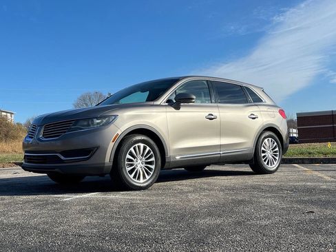 Used 2017 Lincoln MKX Select image 11