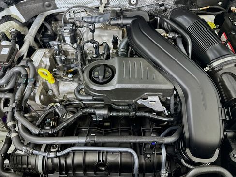 Used 2022 Volkswagen Taos SE image 32