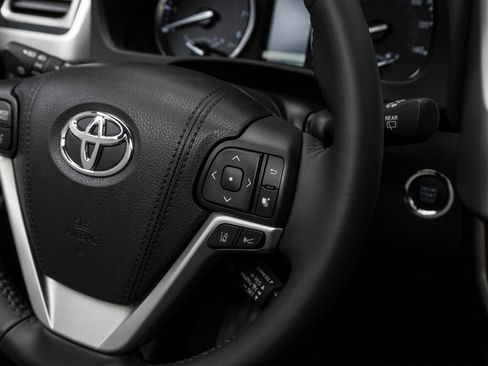 Used 2019 Toyota Highlander Limited Platinum FWD image 54