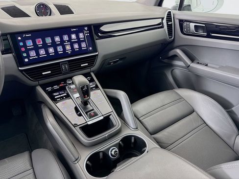 Certified 2023 Porsche Cayenne AWD/4WD image 25