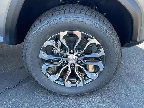 New 2026 GMC Canyon Denali AWD/4WD image 9