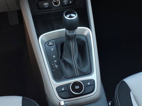 Certified 2026 Hyundai Venue SEL FWD image 9