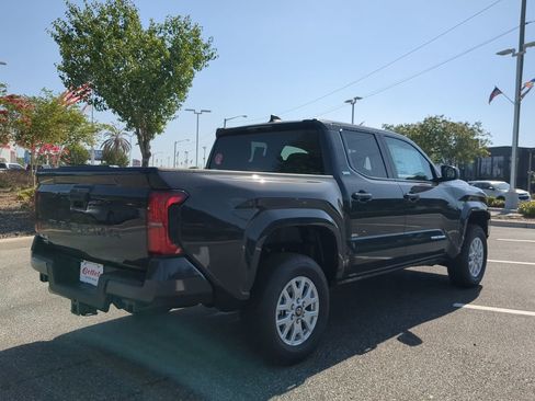 Used 2025 Toyota Tacoma SR5 image 13