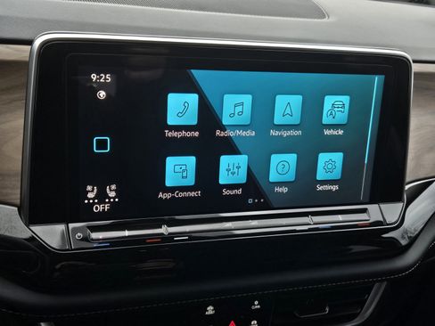 Used 2024 Volkswagen Atlas SE image 15