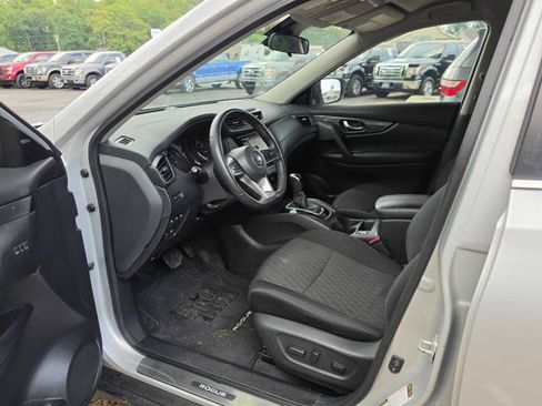 Used 2019 Nissan Rogue SV w/ Premium Package FWD image 10