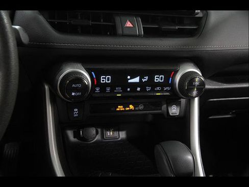 Used 2025 Toyota RAV4 XLE AWD/4WD image 13