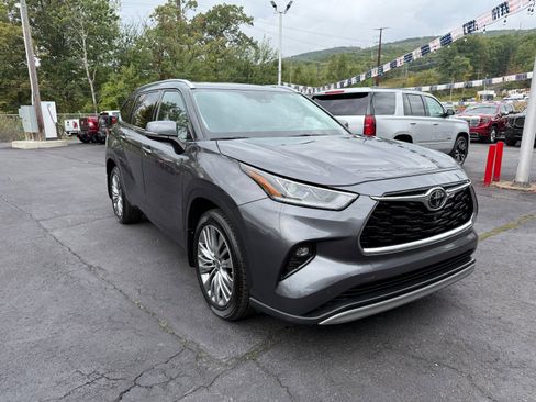 Used 2021 Toyota Highlander Platinum image 7