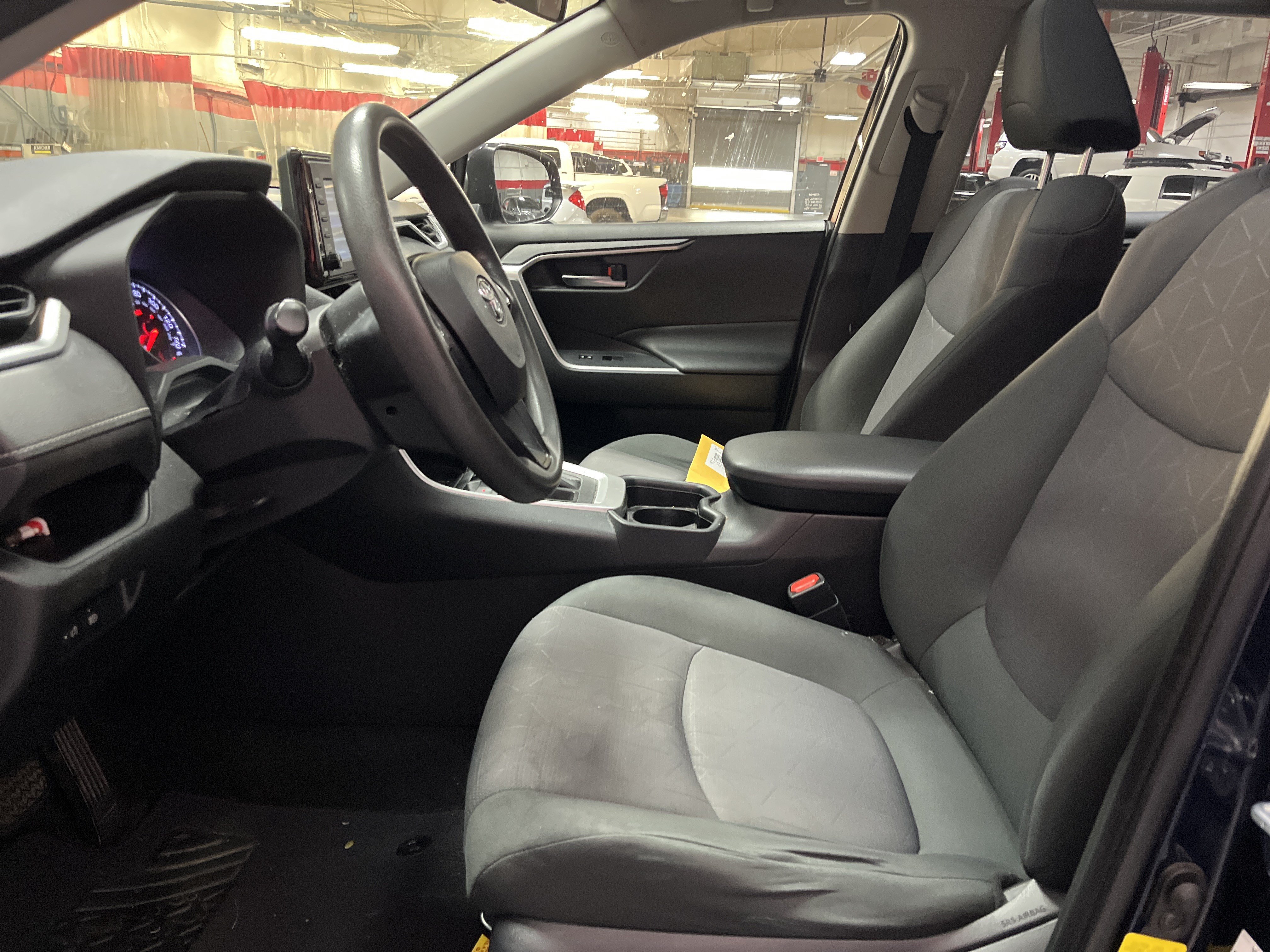 Used 2019 Toyota RAV4 XLE AWD/4WD image 6