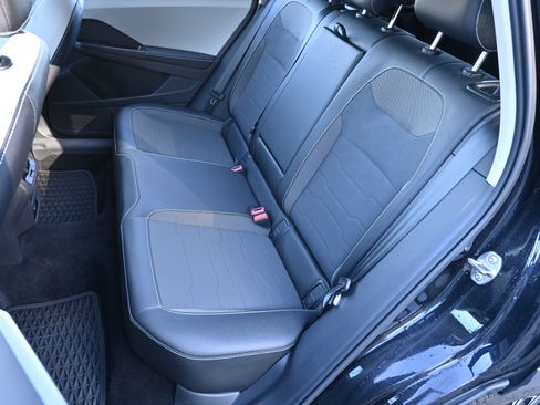 Used 2025 Volkswagen Taos SE image 17