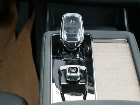 New 2026 Volvo XC90 T8 Plus w/ Protection Package Premier AWD/4WD image 9
