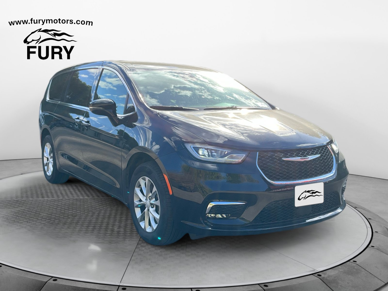 Used 2025 Chrysler Pacifica Select AWD/4WD image 1
