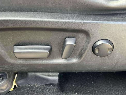 Used 2018 Toyota Highlander Plus AWD/4WD image 18