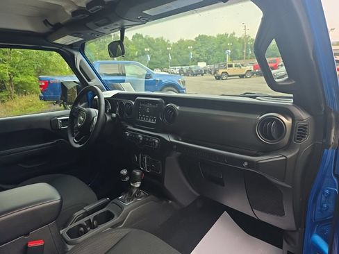 Used 2023 Jeep Wrangler Unlimited w/ Cold Weather Group AWD/4WD image 19