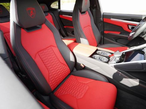 Used 2022 Lamborghini Urus AWD/4WD image 7