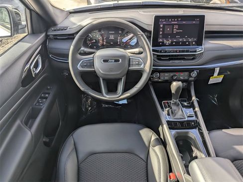 New 2026 Jeep Compass Latitude image 10