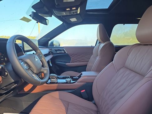 New 2025 Mitsubishi Outlander SEL image 11