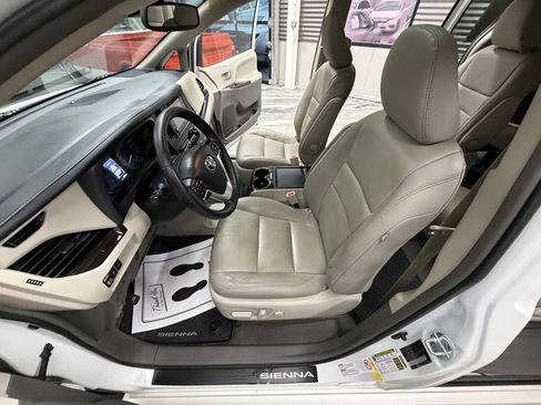 Used 2019 Toyota Sienna XLE image 53