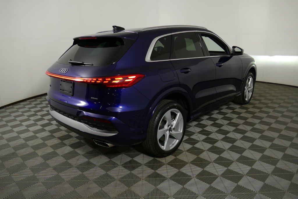 Certified 2025 Audi Q5 Premium Plus AWD/4WD image 3