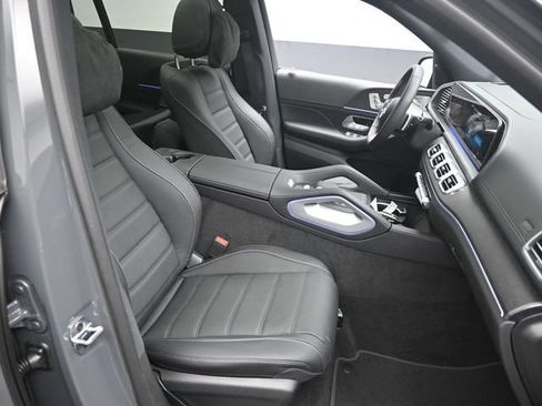 Used 2026 Mercedes-Benz GLS 450 4MATIC image 31