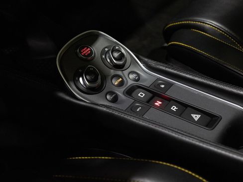 Used 2019 McLaren 570S image 39