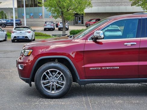 Used 2019 Jeep Grand Cherokee Limited w/ Luxury Group II AWD/4WD image 2