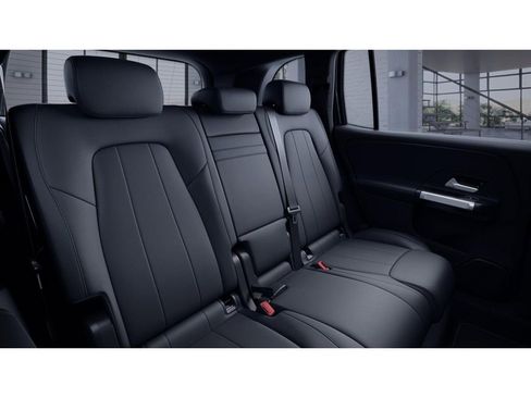 Certified 2023 Mercedes-Benz GLB 250 4MATIC image 5