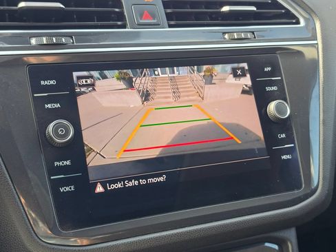 Used 2022 Volkswagen Tiguan SE w/ Panoramic Sunroof Package AWD/4WD image 21