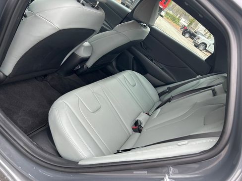 Certified 2025 Hyundai Elantra Limited image 26