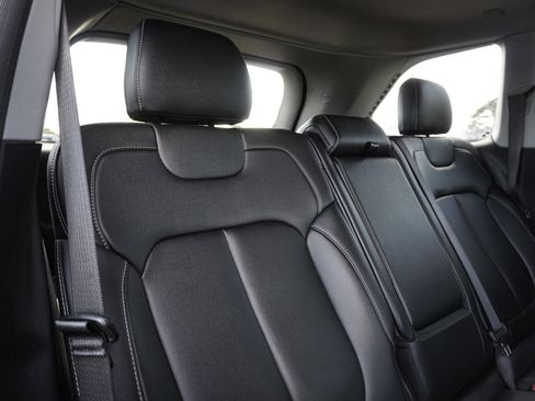 Used 2023 Jeep Grand Cherokee Limited image 33