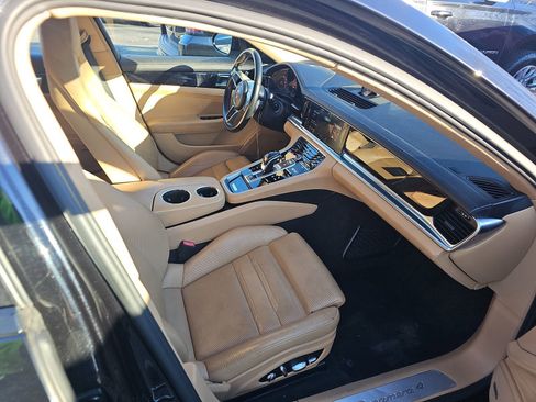 Used 2018 Porsche Panamera 4 image 25