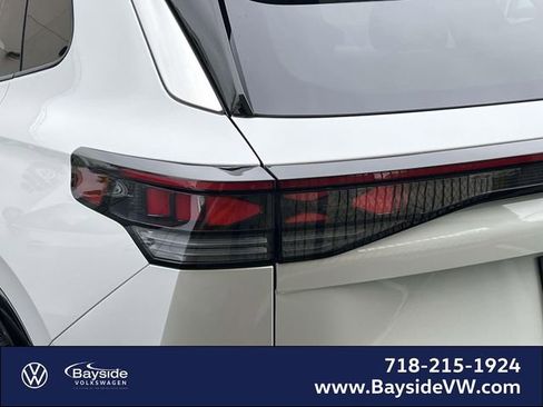 New 2026 Volkswagen Tiguan SEL R-Line AWD/4WD image 15