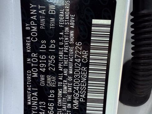 Used 2013 Hyundai Genesis 3.8 RWD image 21