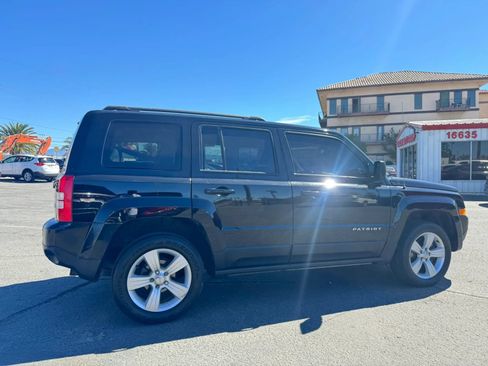 Used 2014 Jeep Patriot Latitude w/ Sun/Sound Group AWD/4WD image 10