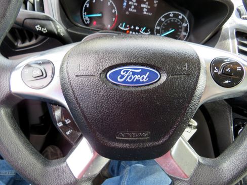 Used 2019 Ford Transit Connect XLT image 12